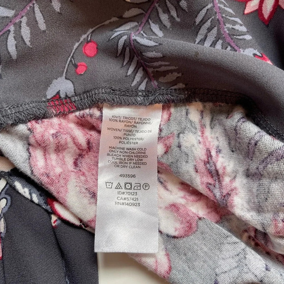 LOFT Gray & Multicolor Floral Paisley Print Ruffle Hem Blouse Medium Women’s - Picture 11 of 12